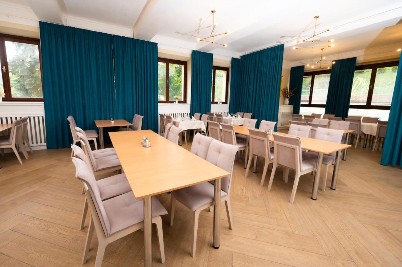 Hotel Dszsu Тренчьянске-Тепліце Екстер'єр фото
