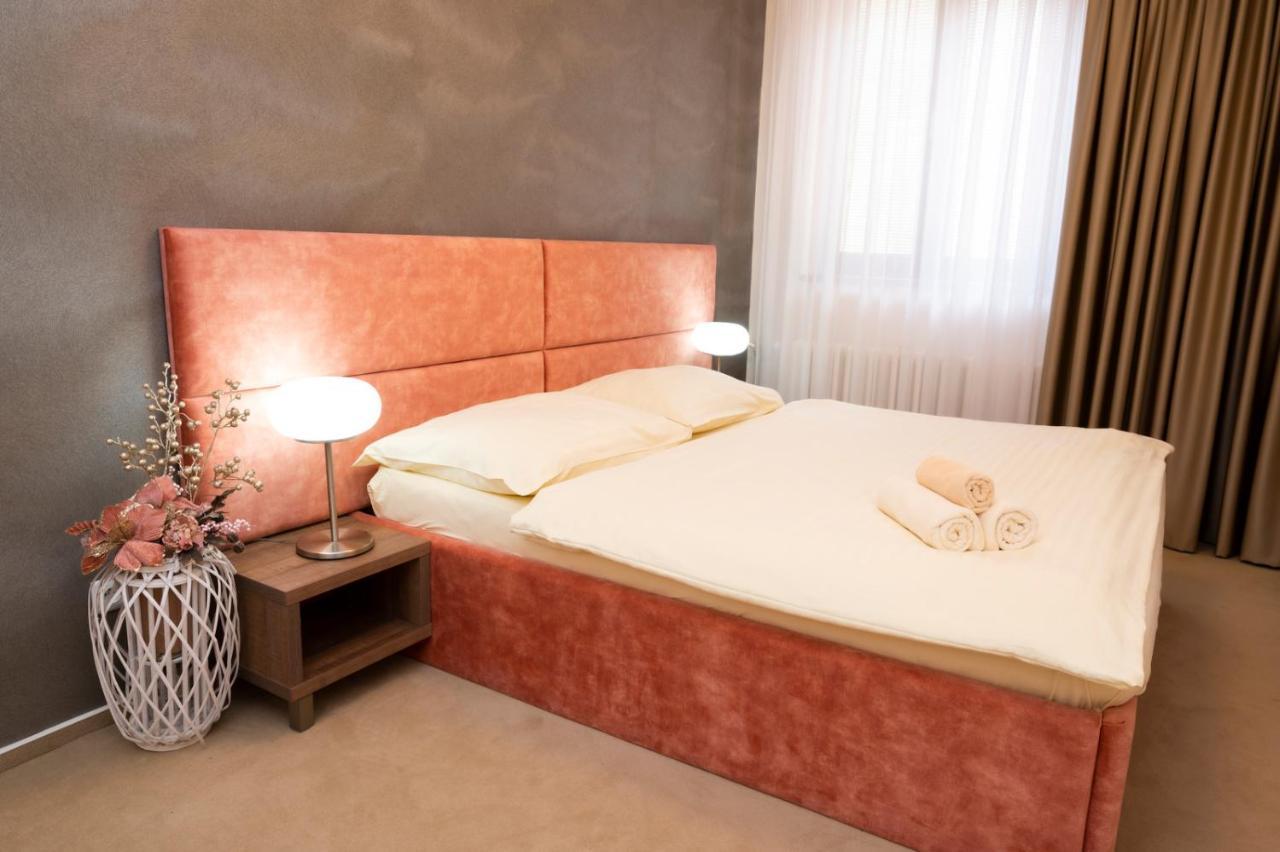 Hotel Dszsu Тренчьянске-Тепліце Екстер'єр фото