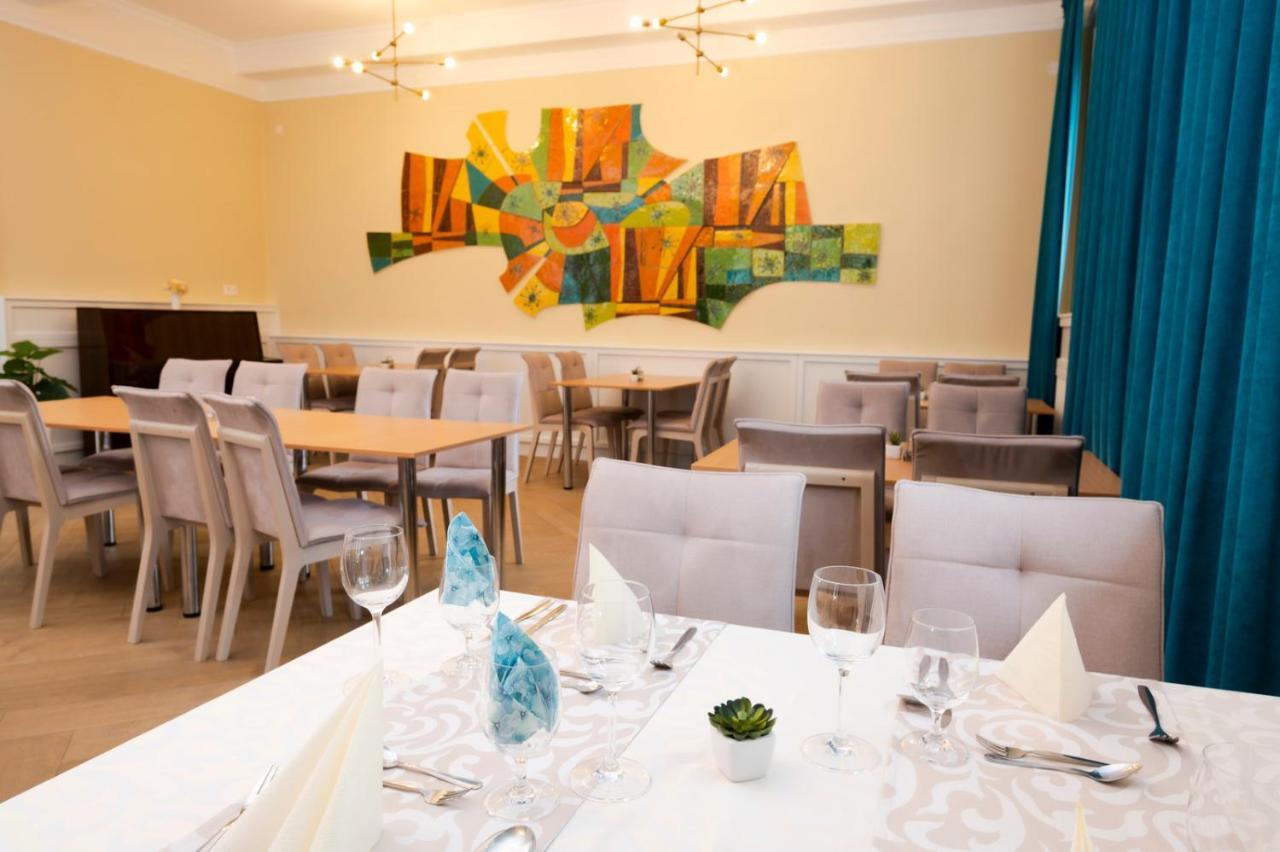 Hotel Dszsu Тренчьянске-Тепліце Екстер'єр фото